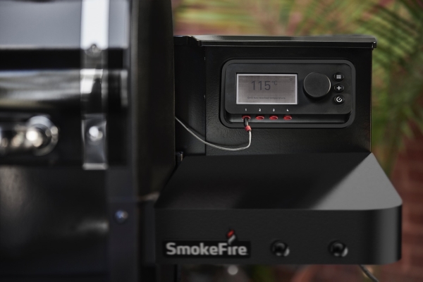SmokeFire EPX4 Holzpelletgrill, STEALTH Edition Weber connect
